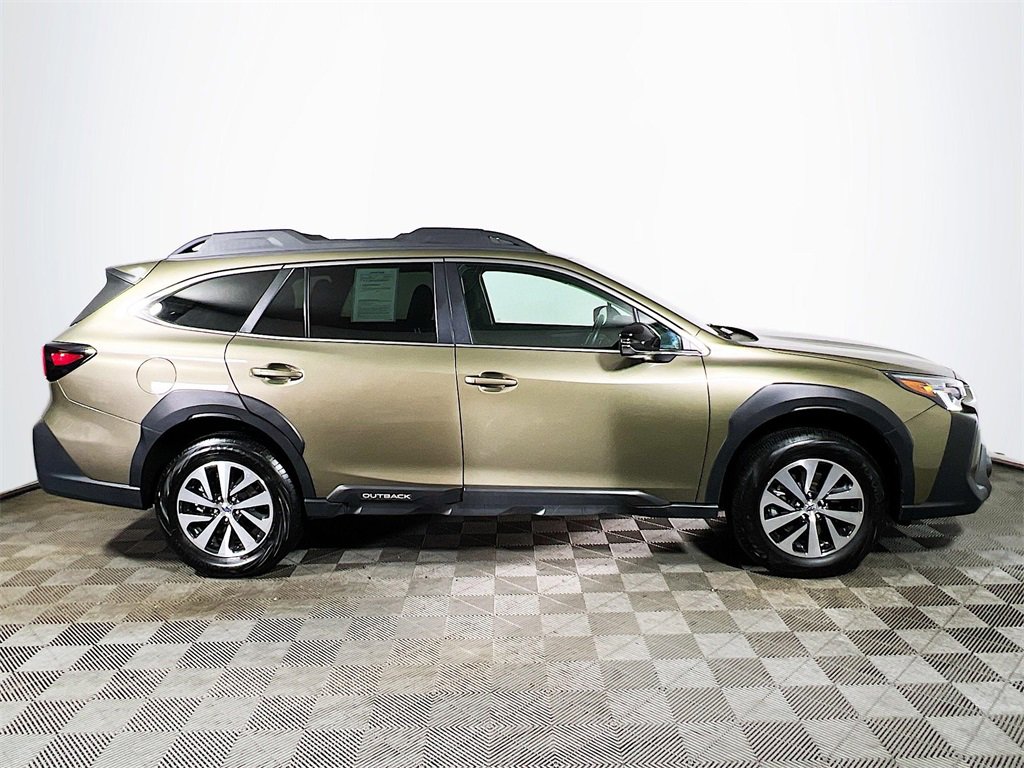 Used 2025 Subaru Outback Premium image 9