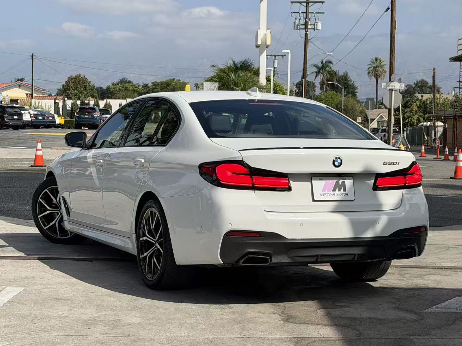 Used 2023 BMW 530i w/ M Sport Package RWD image 5