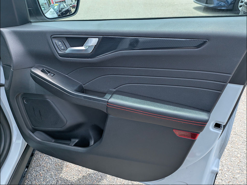 Used 2025 Ford Escape ST-Line FWD image 32