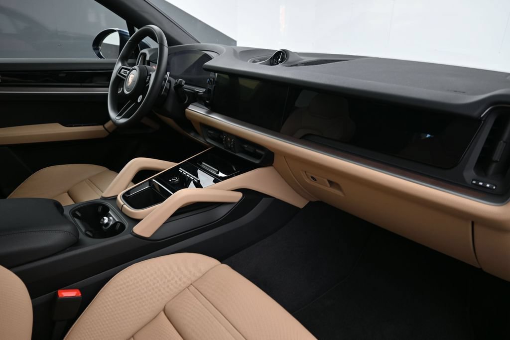 Certified 2025 Porsche Cayenne Coupe AWD/4WD image 14