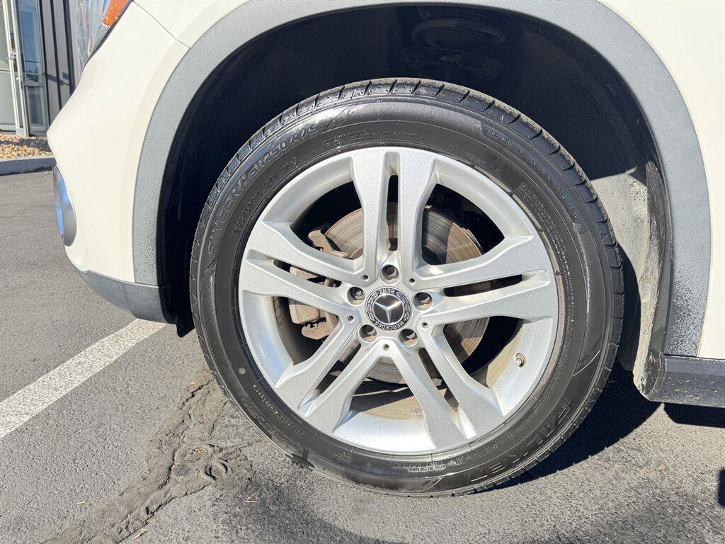 Used 2018 Mercedes-Benz GLA 250 4MATIC image 9