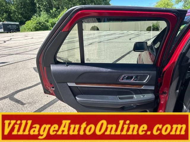 Used 2017 Ford Explorer Limited w/ Equipment Group 301A AWD/4WD image 37