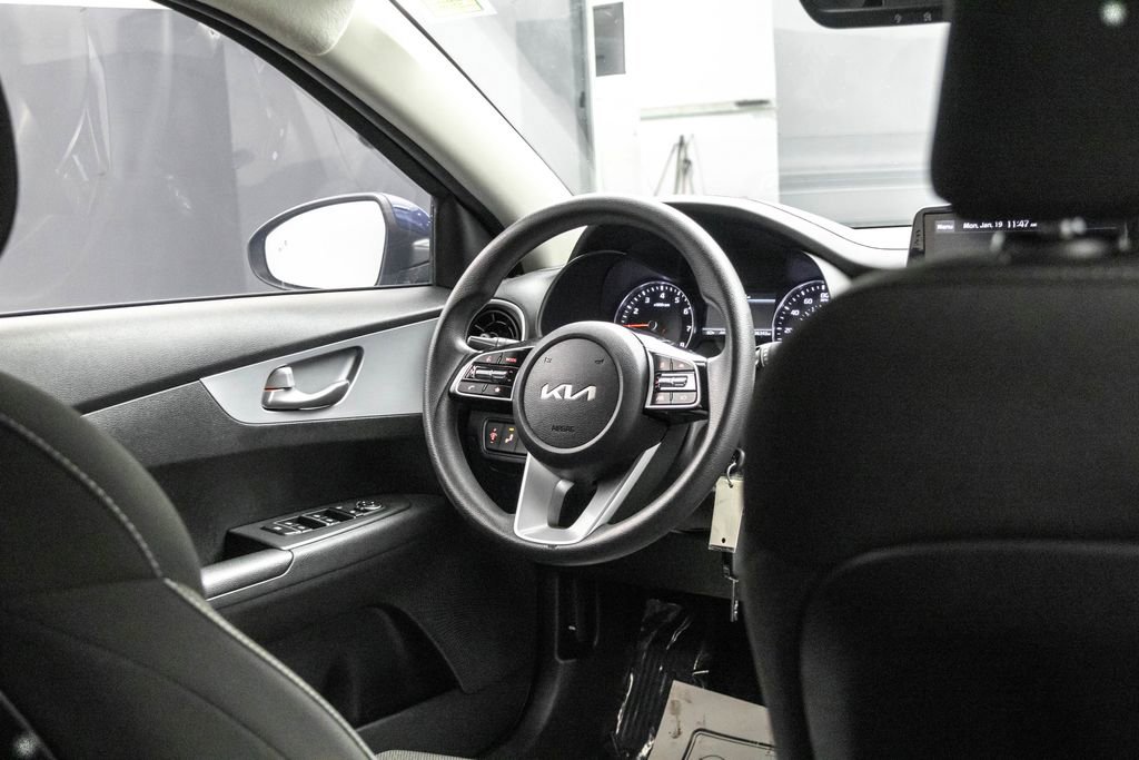Used 2022 Kia Forte LXS w/ LXS Technology Package image 27