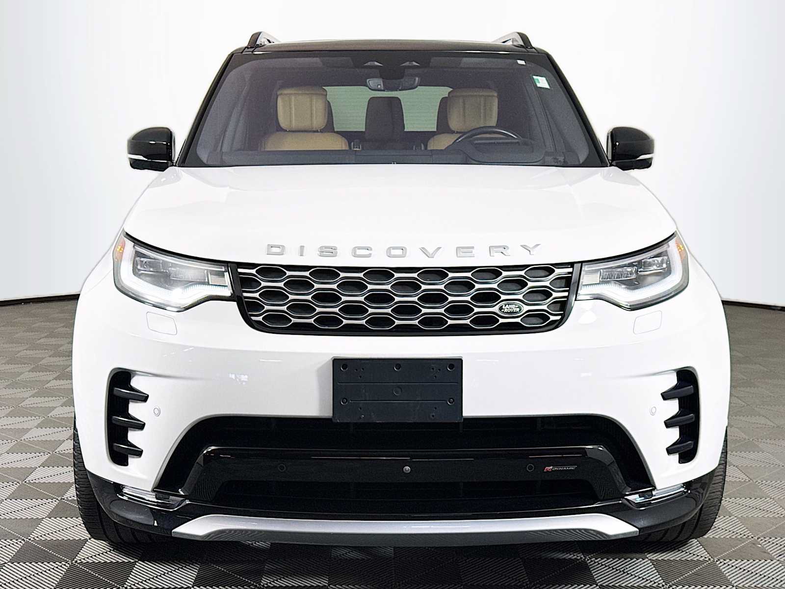 Used 2023 Land Rover Discovery Metropolitan Edition AWD/4WD image 2