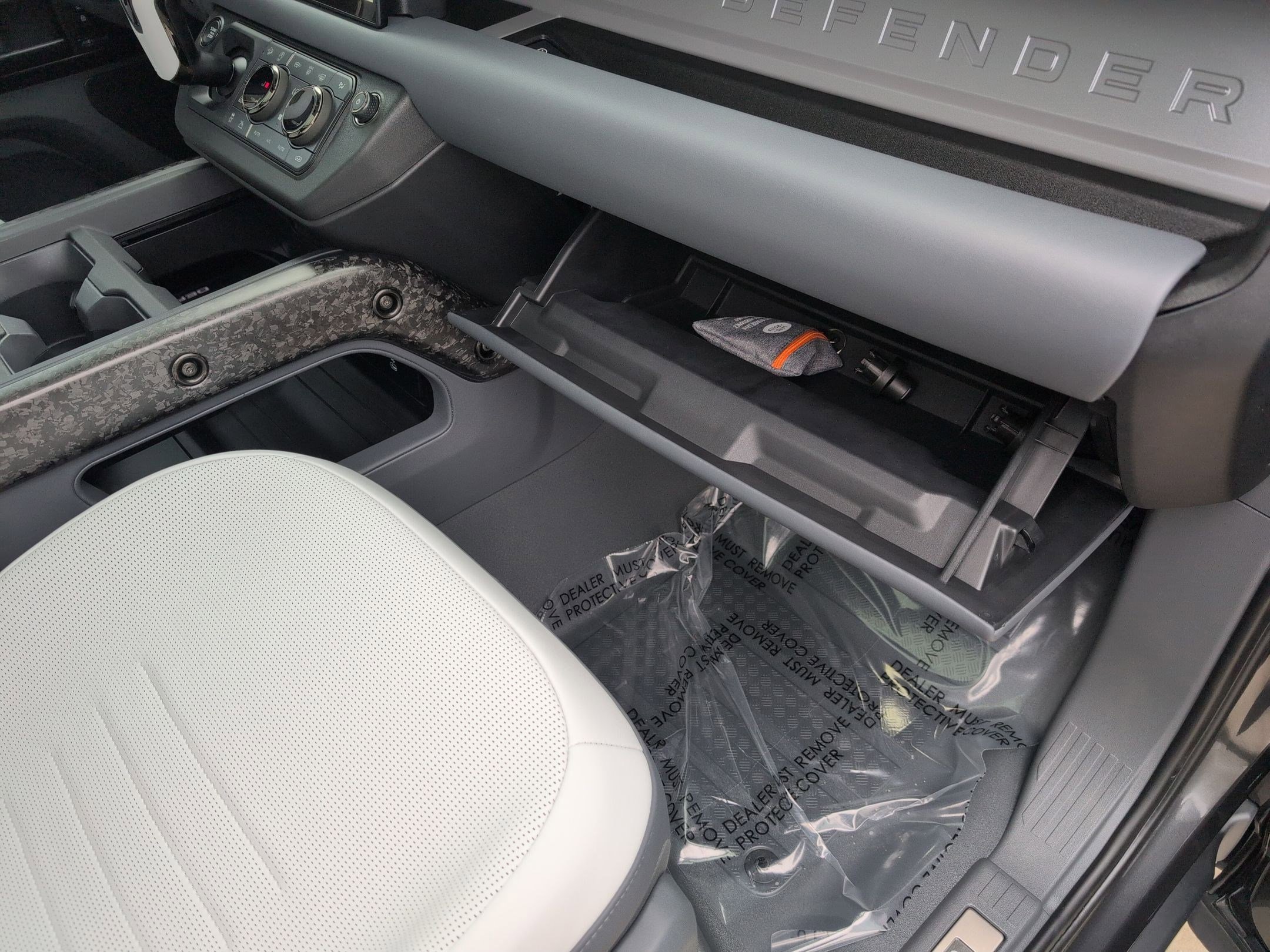 Used 2025 Land Rover Defender 110 image 31