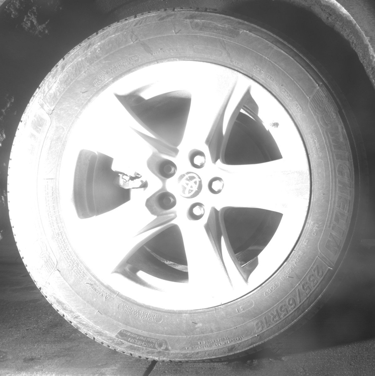 Used 2025 Toyota Highlander LE FWD image 15