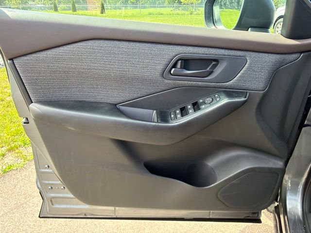 Used 2023 Nissan Rogue S FWD image 15