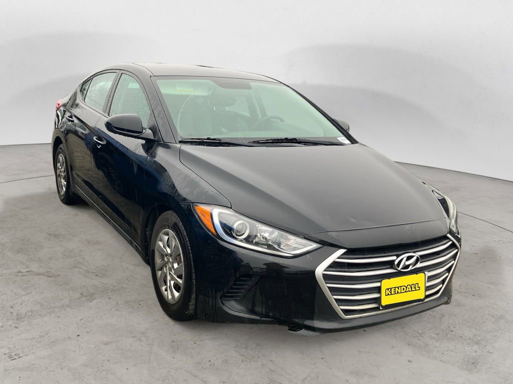 Used 2017 Hyundai Elantra SE image 2