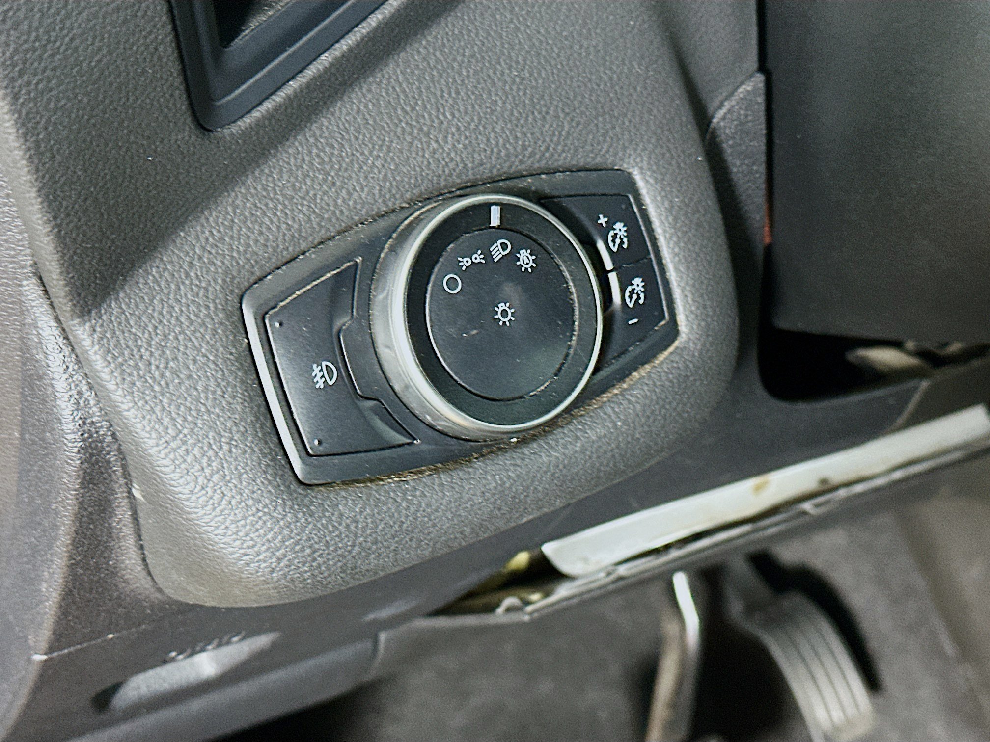 Used 2016 Ford Escape SE FWD image 16