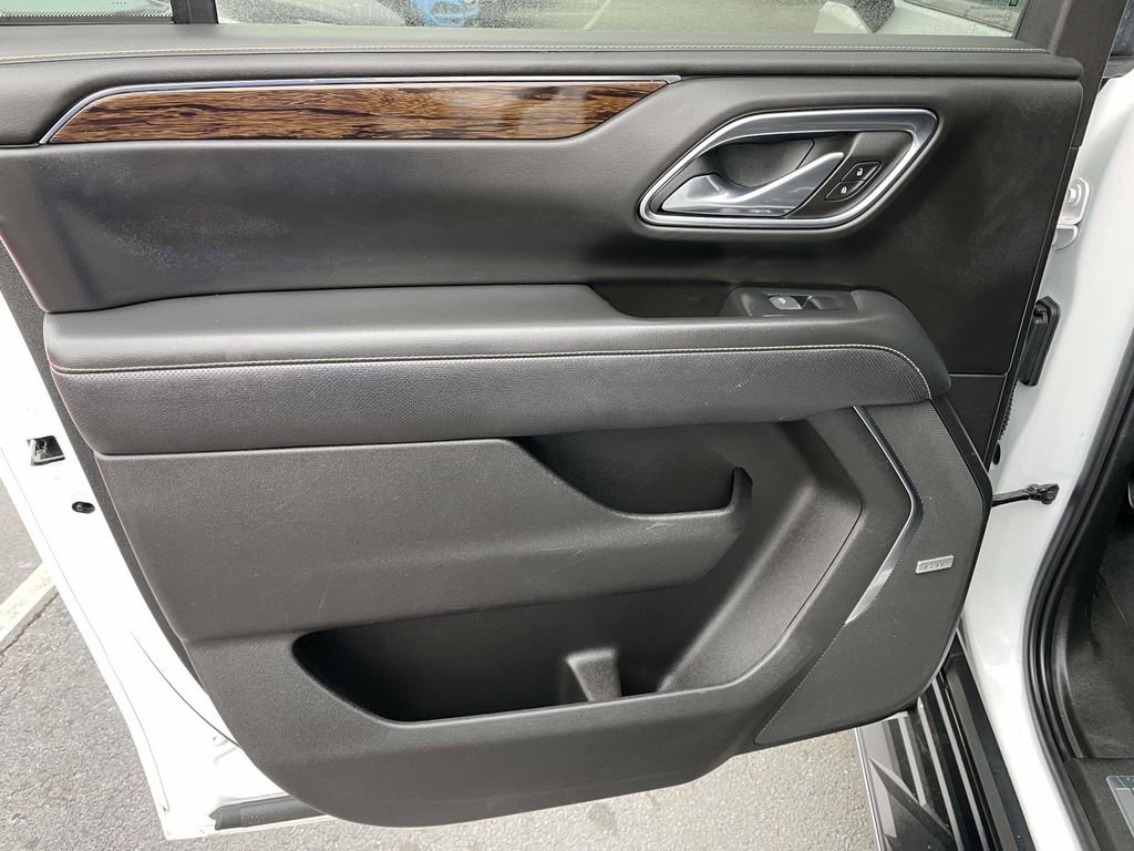 Used 2023 Chevrolet Suburban Premier image 18