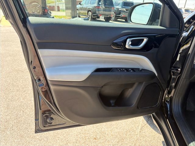 Used 2025 Jeep Compass Limited image 20