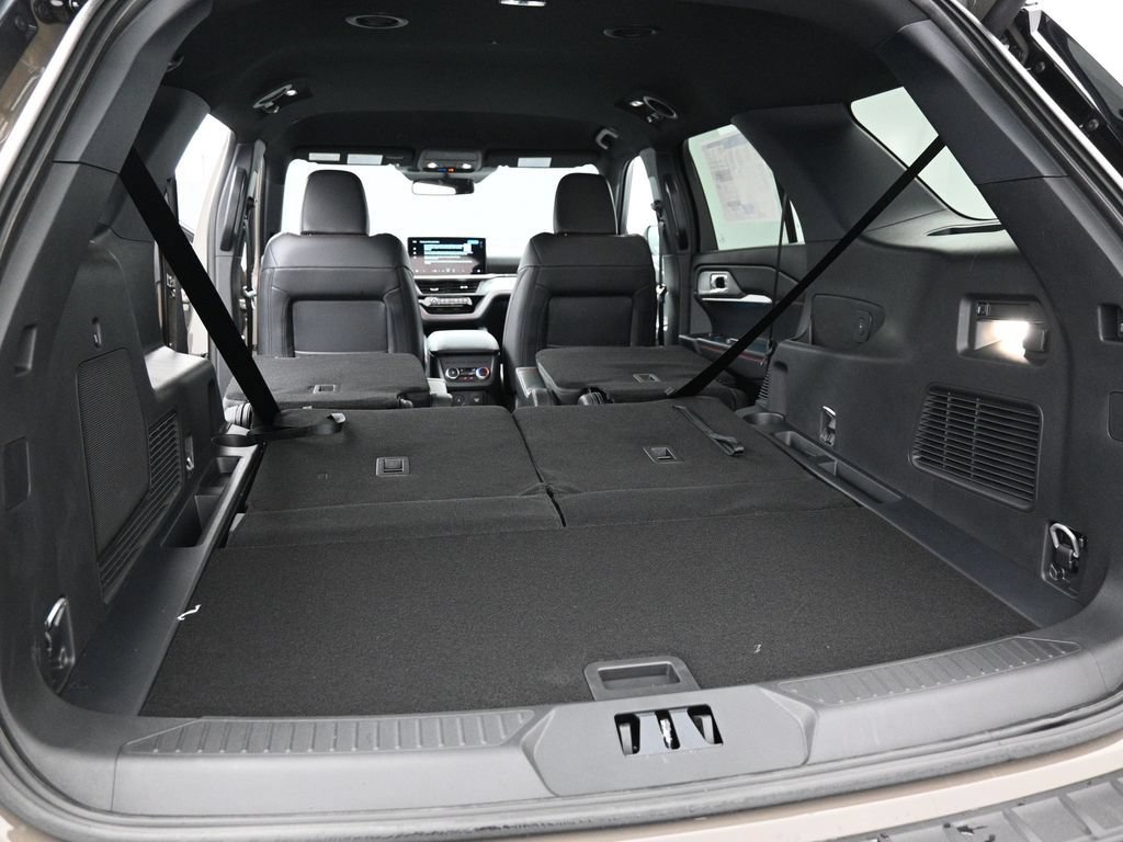 New 2026 Ford Explorer ST-Line w/ ST-Line Street Pack RWD image 18
