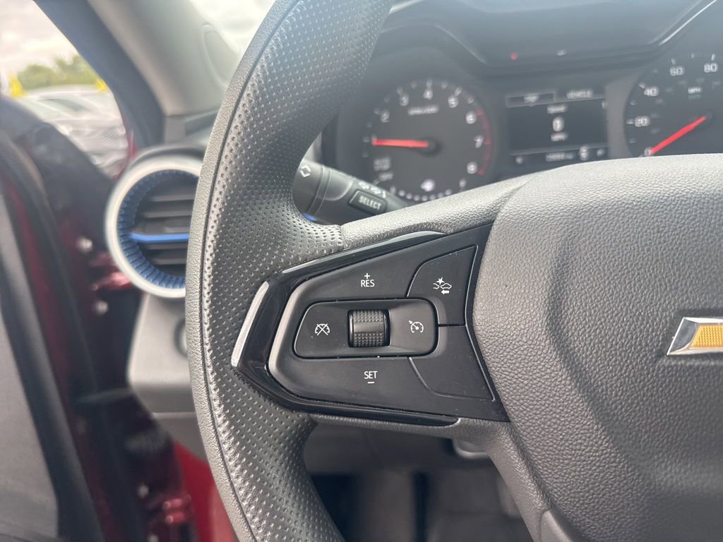 Used 2025 Chevrolet Trax LS image 29