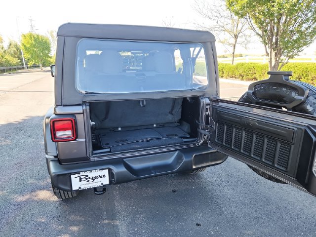 Used 2025 Jeep Wrangler Sport AWD/4WD image 30