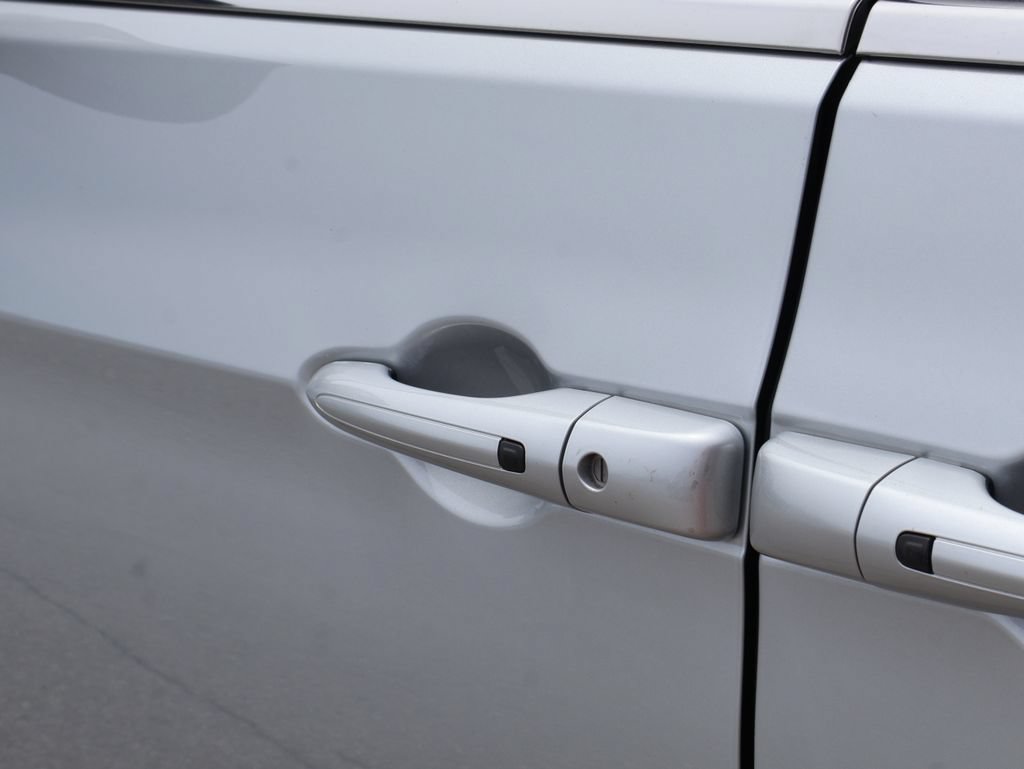 Used 2024 Chrysler Pacifica Touring-L FWD image 18