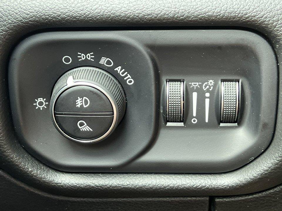 Used 2024 RAM 1500 Laramie AWD/4WD image 19