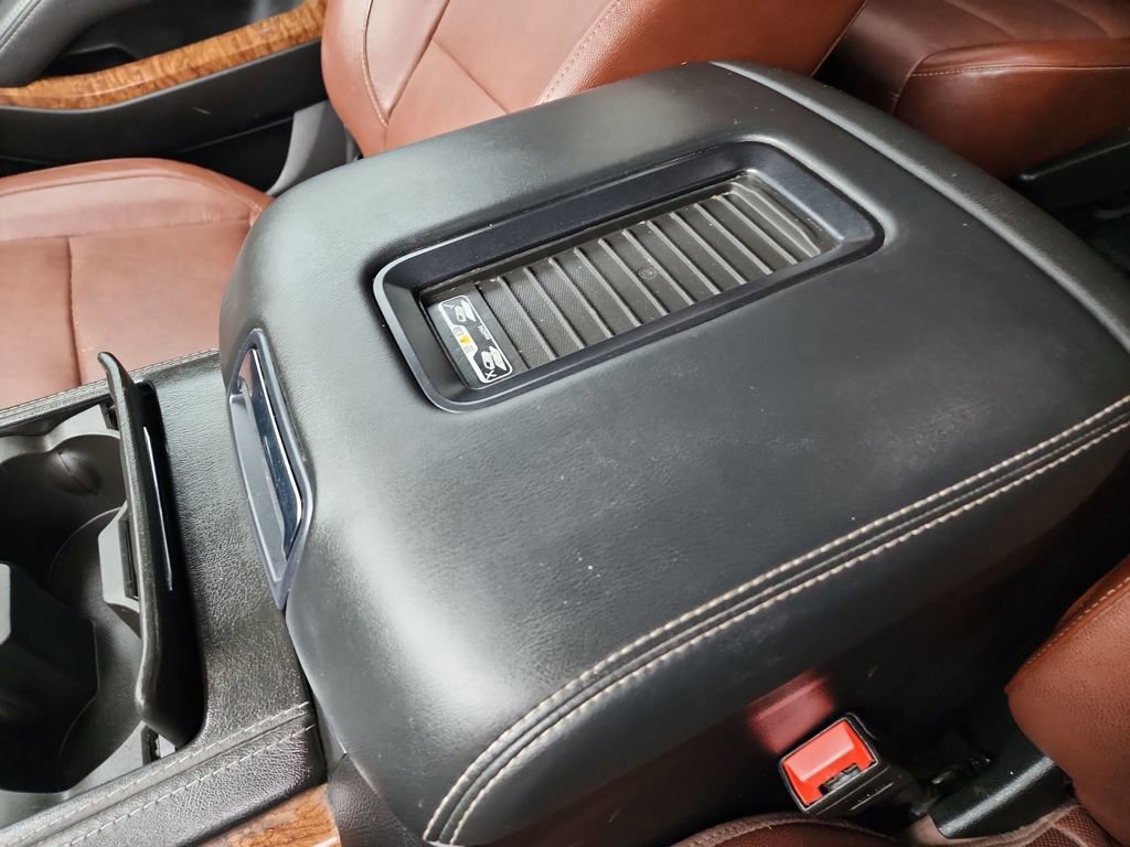 Used 2020 Chevrolet Suburban Premier w/ Premier Plus Edition image 32