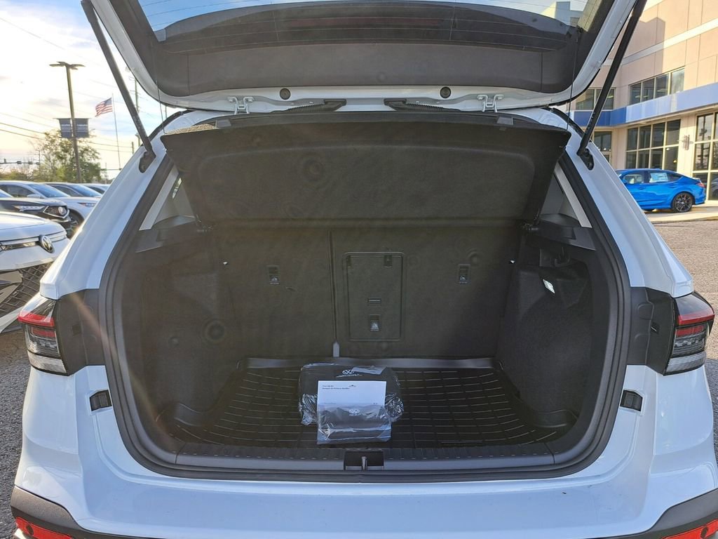 New 2026 Volkswagen Taos SE image 27