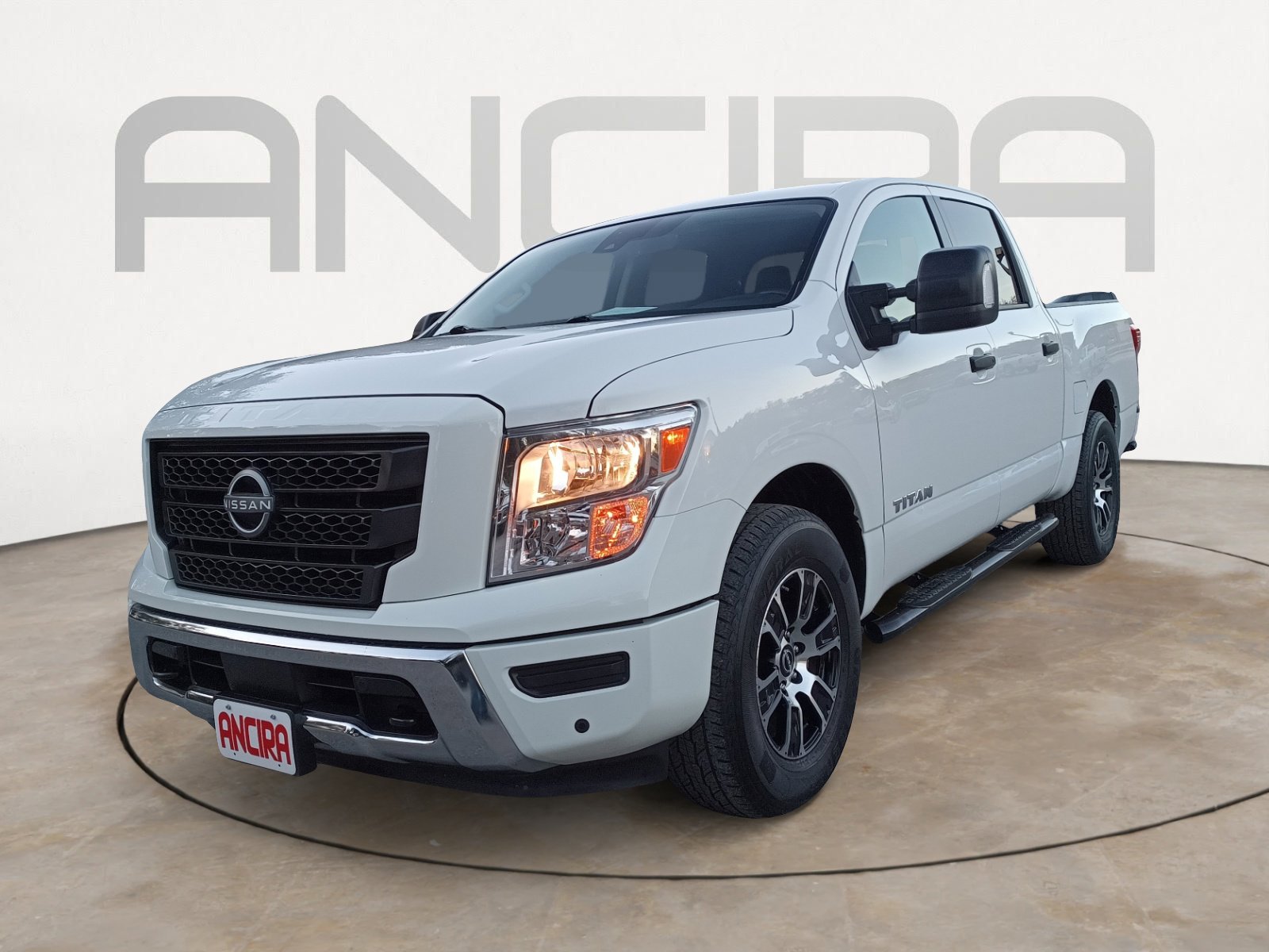 Used 2023 Nissan Titan SV w/ SV Convenience Package image 5