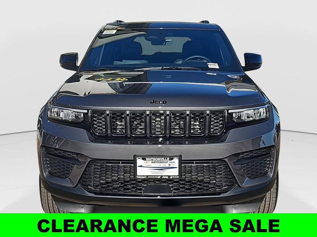 New 2025 Jeep Grand Cherokee Altitude image 8