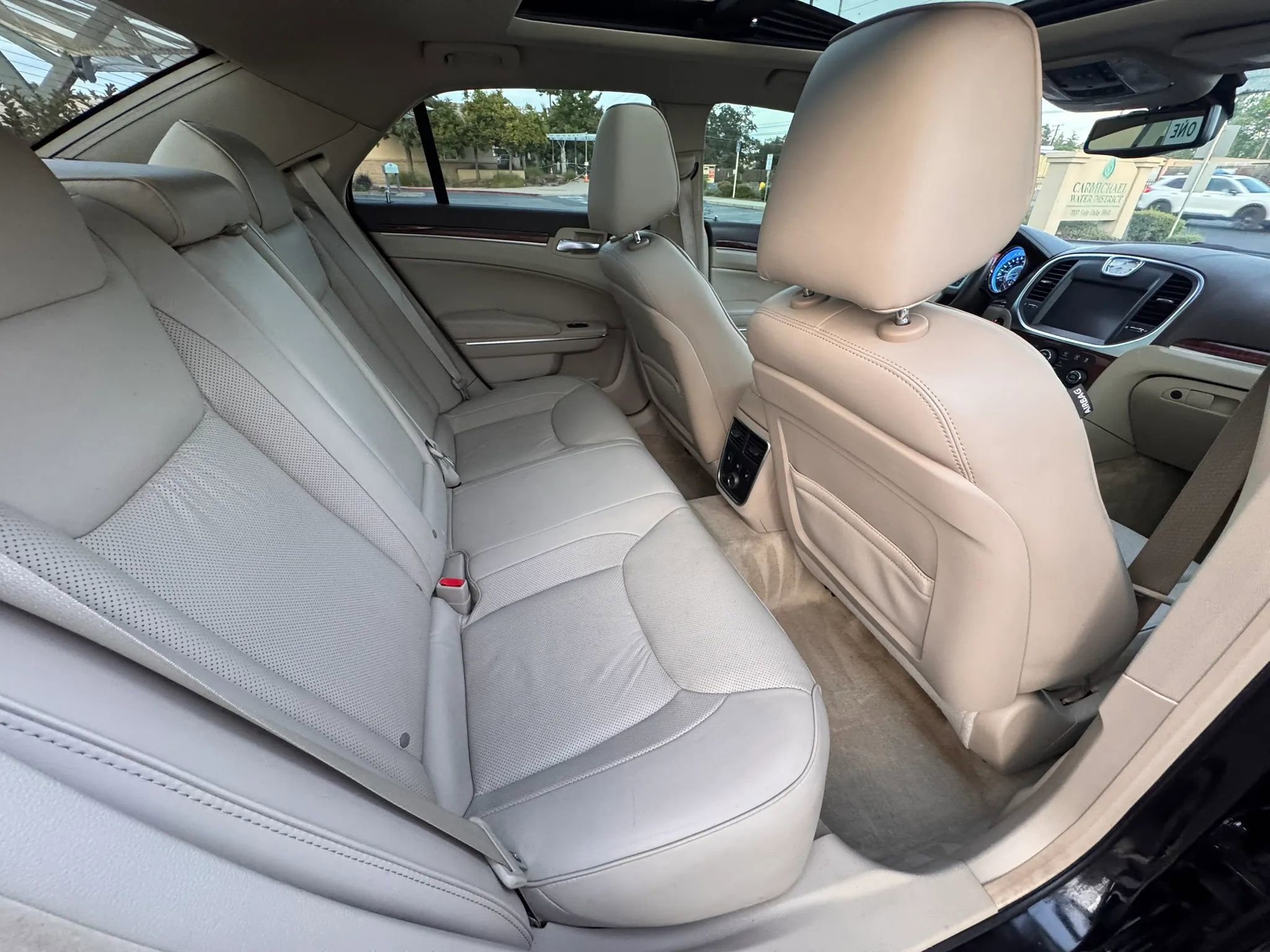 Used 2011 Chrysler 300 C w/ Sound Group RWD image 15