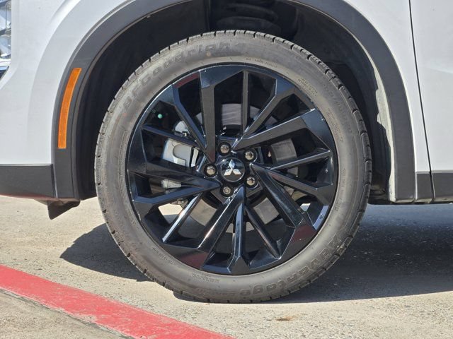 Used 2023 Mitsubishi Outlander SEL AWD/4WD image 11