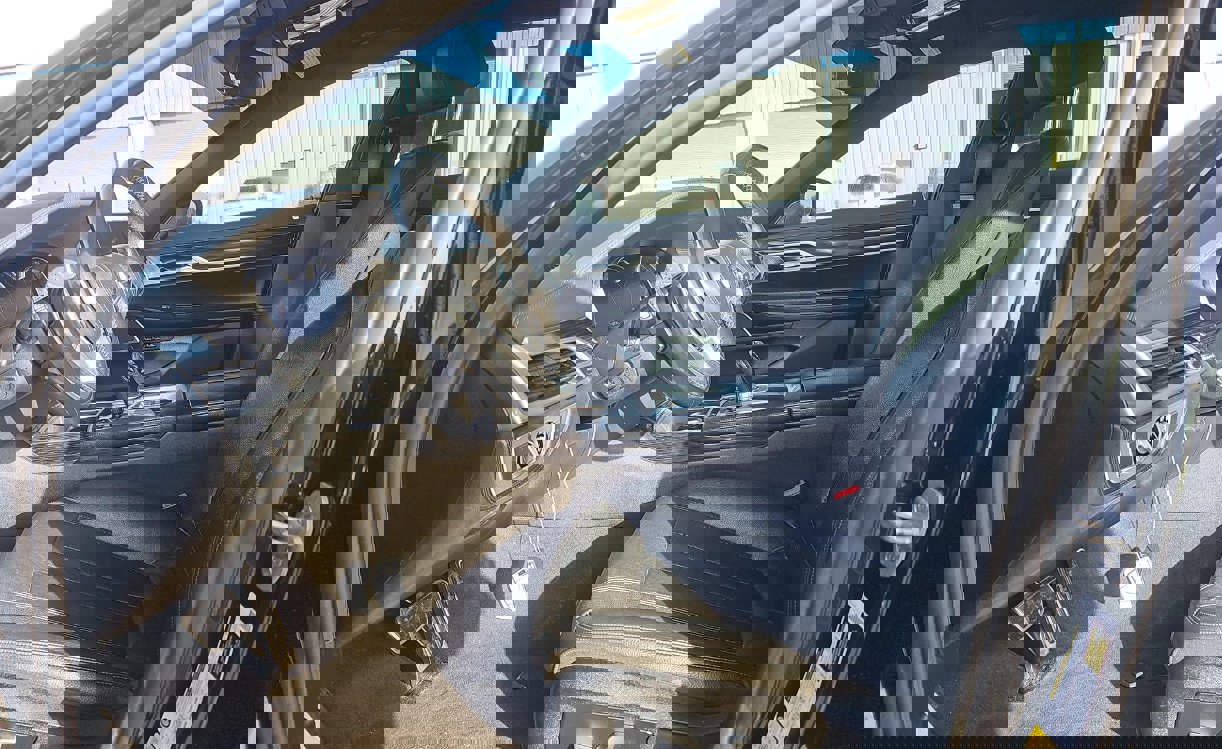 Used 2019 BMW 740i w/ M Sport Package image 3