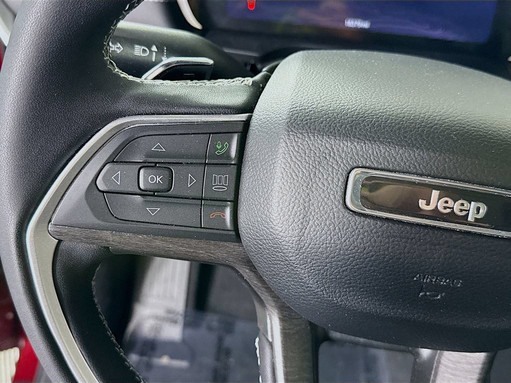 Used 2024 Jeep Grand Cherokee Limited AWD/4WD image 23