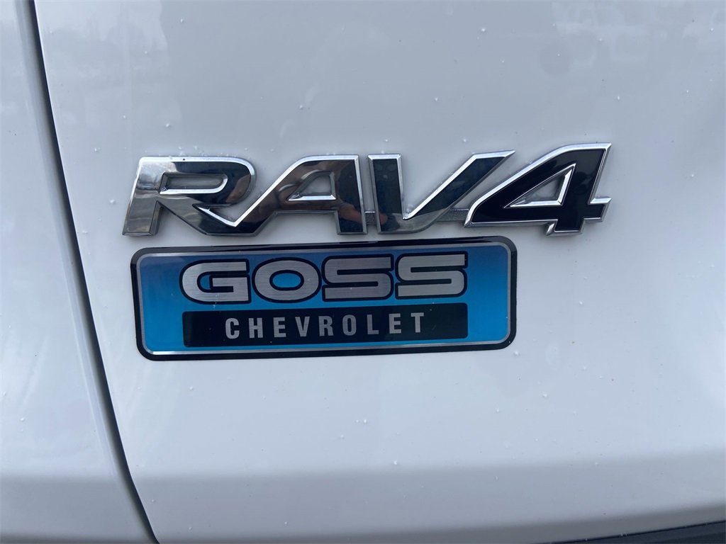 Used 2022 Toyota RAV4 LE image 31