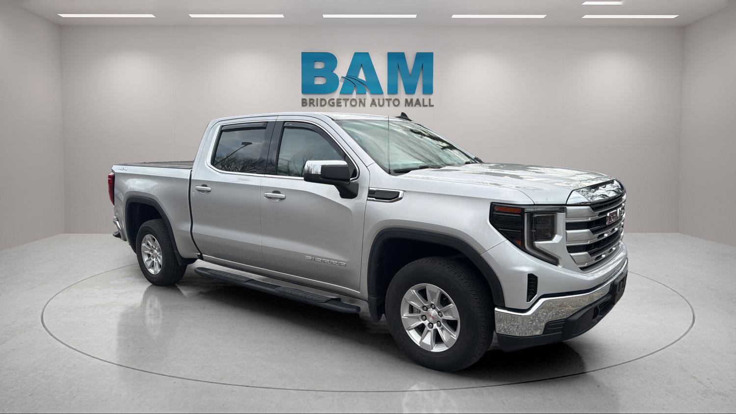 Used 2022 GMC Sierra 1500 SLE image 1