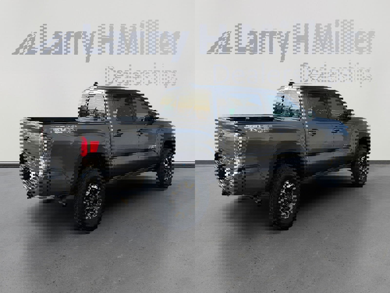 Used 2022 Toyota Tacoma TRD Off-Road w/ Technology Package image 6