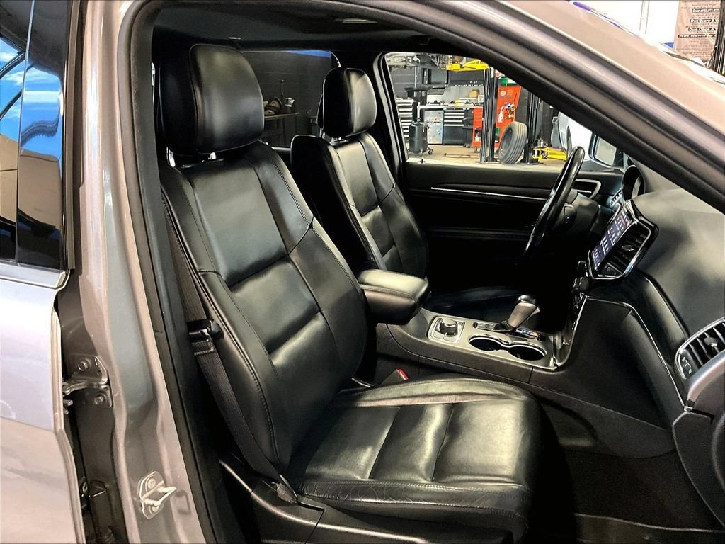 Used 2020 Jeep Grand Cherokee Limited w/ Premium Lighting Group AWD/4WD image 11