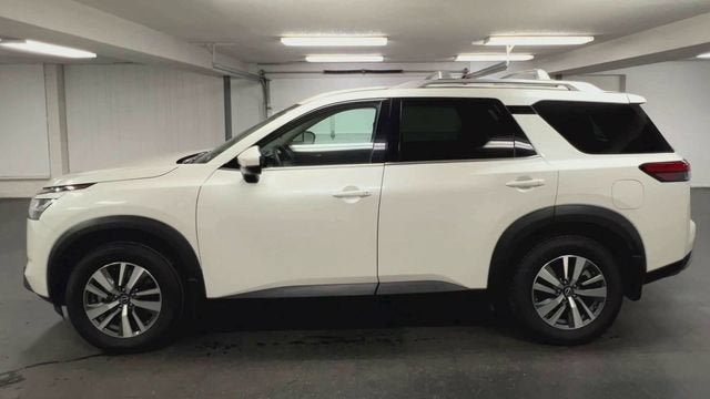 Used 2024 Nissan Pathfinder SL AWD/4WD image 5