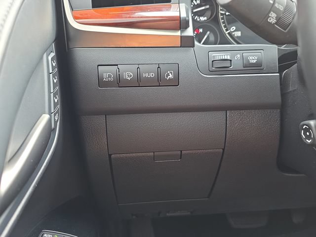 Used 2019 Lexus LX 570 4WD w/ Luxury Package image 28