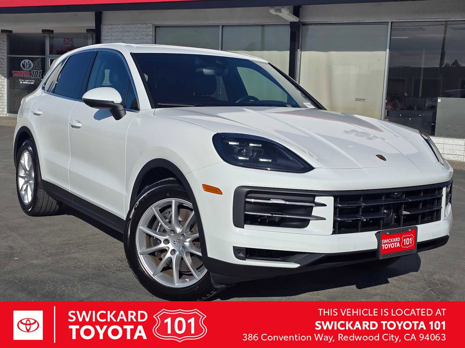 Used 2024 Porsche Cayenne image 1