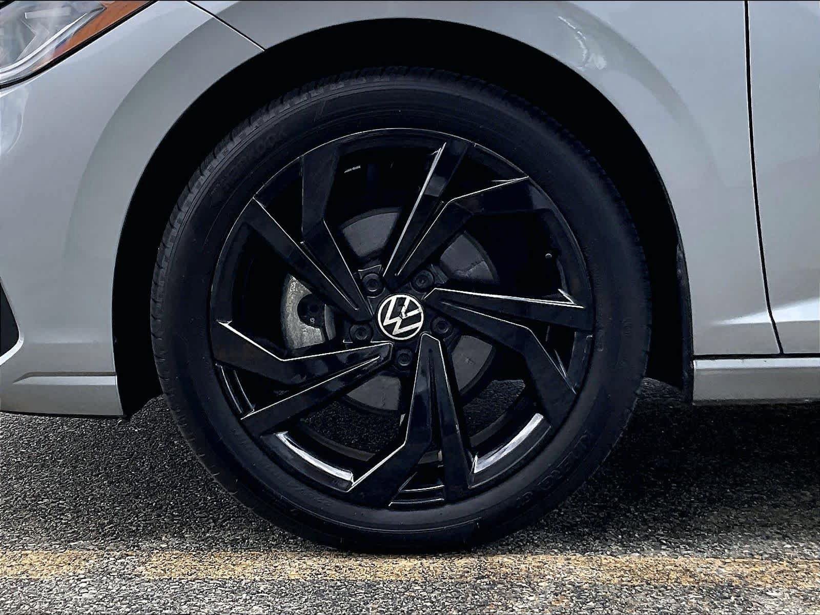 Used 2025 Volkswagen Jetta SE FWD image 7