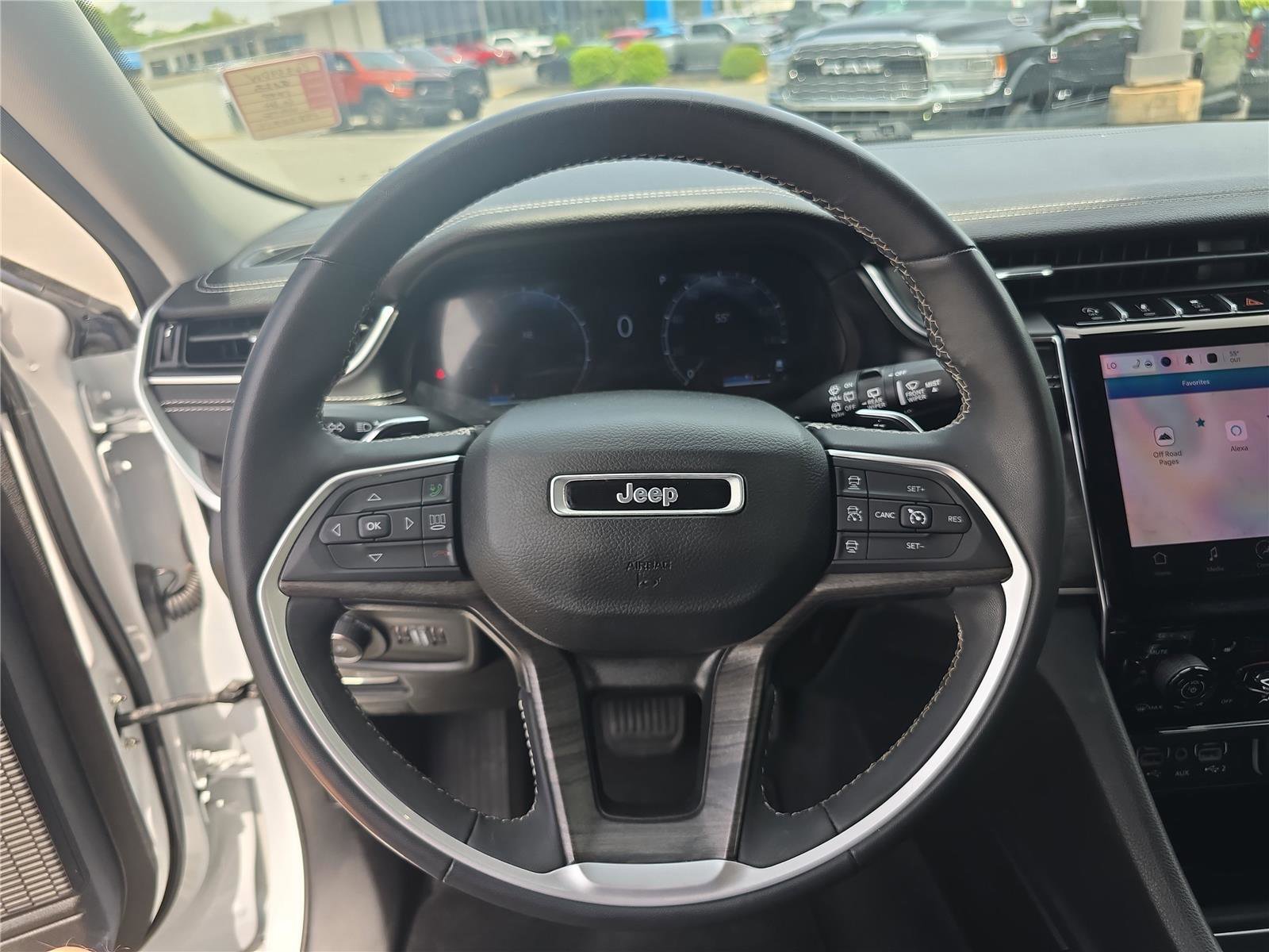 Used 2023 Jeep Grand Cherokee L Limited AWD/4WD image 28
