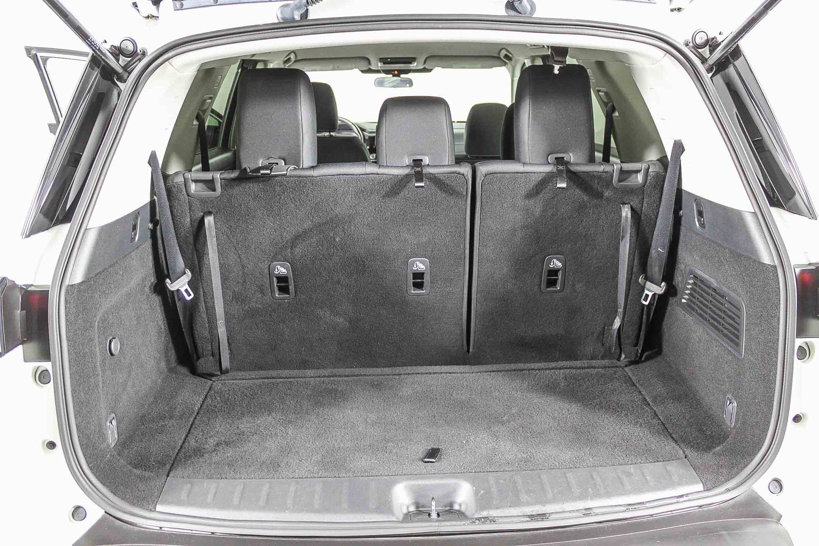 Used 2022 Nissan Pathfinder SV image 27