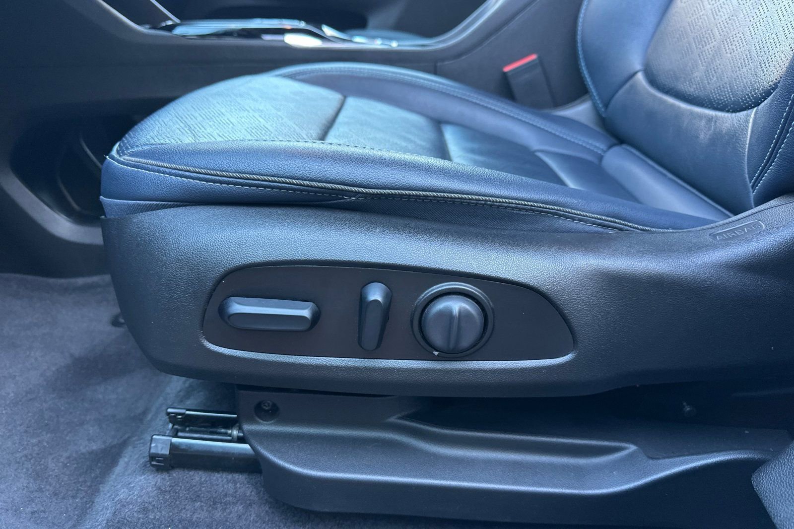 Used 2022 Chevrolet Bolt EUV Premier w/ Super Cruise Package image 13