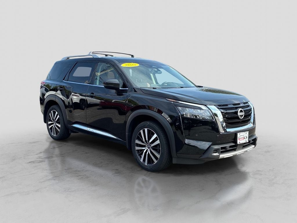 Certified 2025 Nissan Pathfinder Platinum w/ Cargo Package AWD/4WD image 3