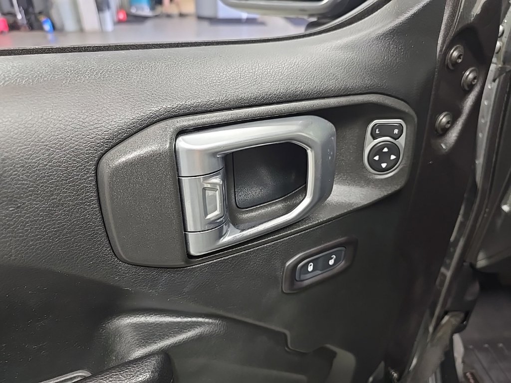 Used 2018 Jeep Wrangler Unlimited Sport S AWD/4WD image 12