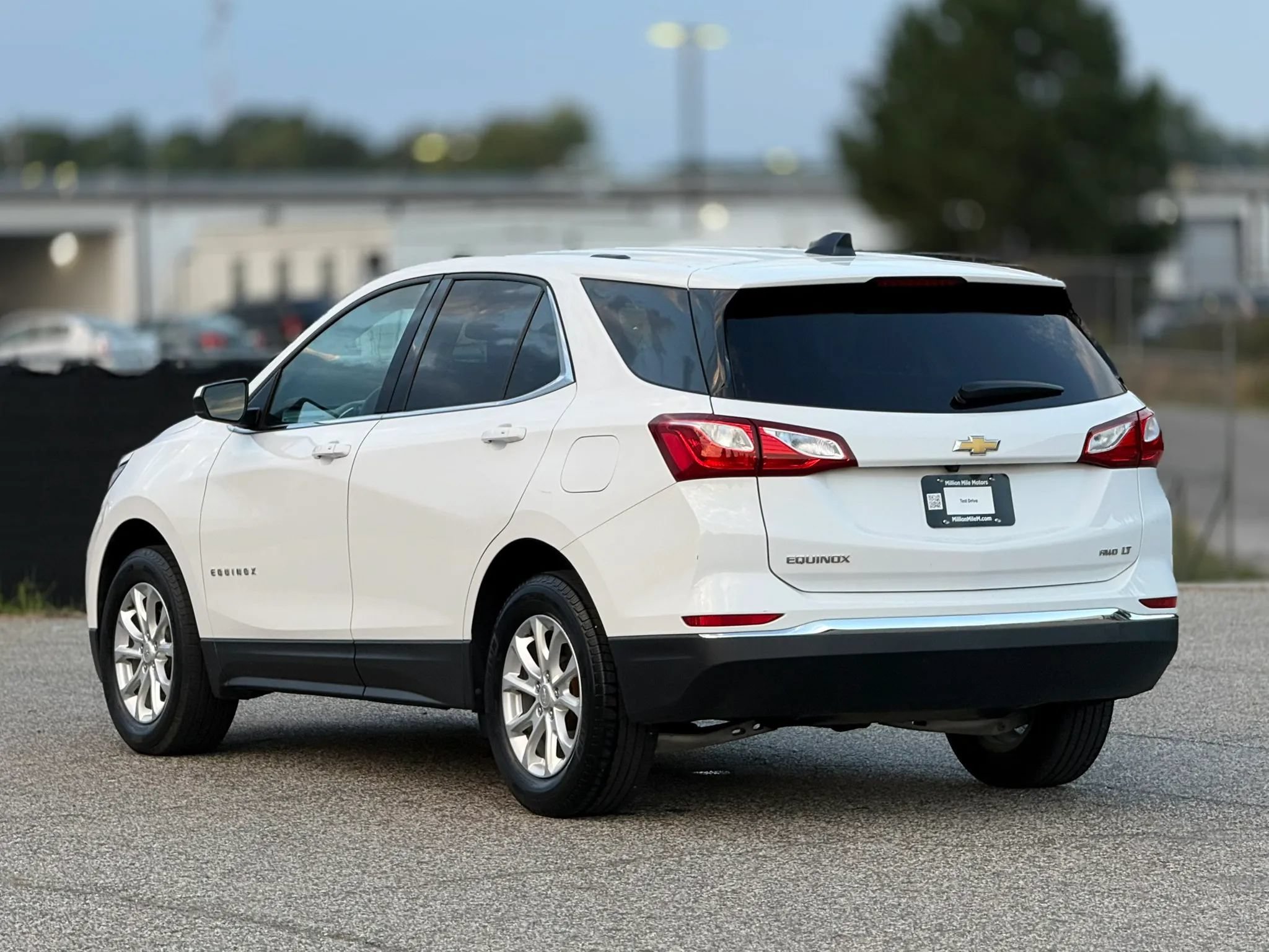 Used 2018 Chevrolet Equinox LT w/ LPO, Cargo Package AWD/4WD image 10