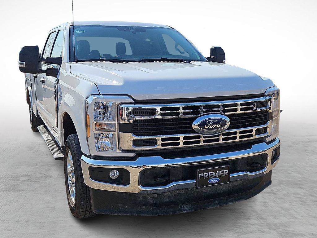 Used 2025 Ford F250 XLT w/ F-250 >10K GVWR Package AWD/4WD image 2