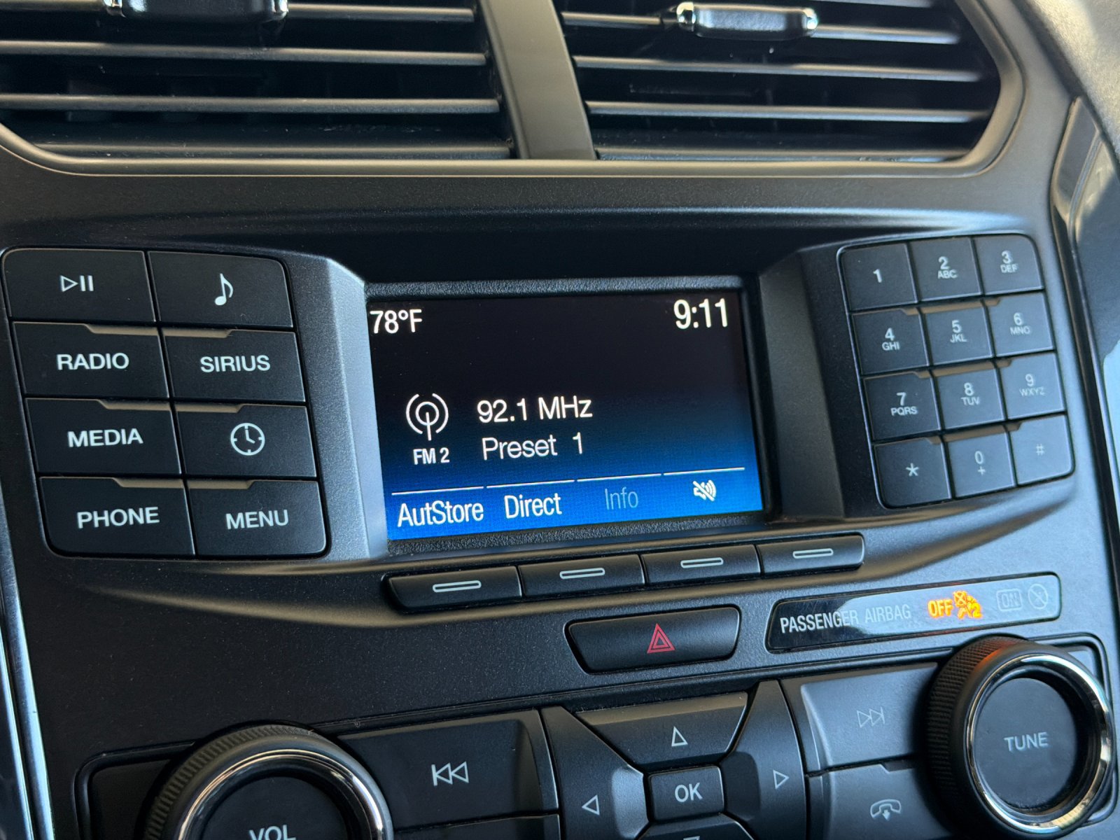 Used 2018 Ford Explorer XLT FWD image 17