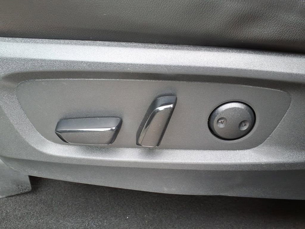 Certified 2023 Nissan Pathfinder SL w/ Lighting Package (N92) image 13