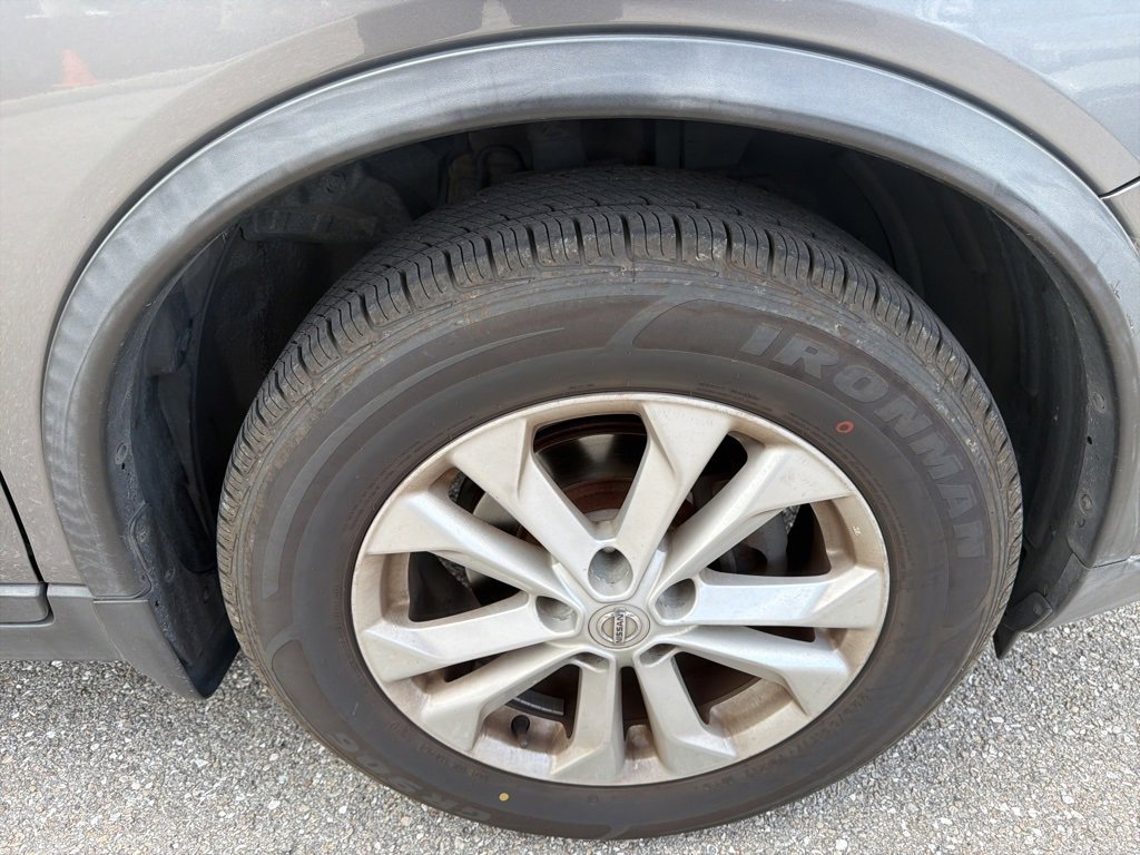 Used 2016 Nissan Rogue SV image 9