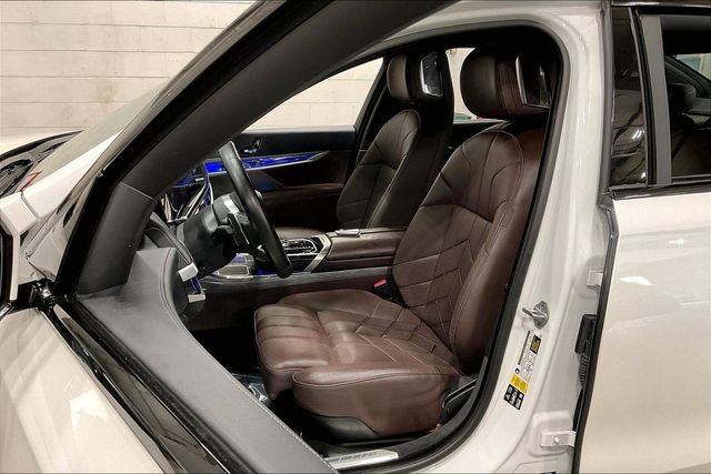 Used 2024 BMW 740i xDrive w/ Premium Package AWD/4WD image 26