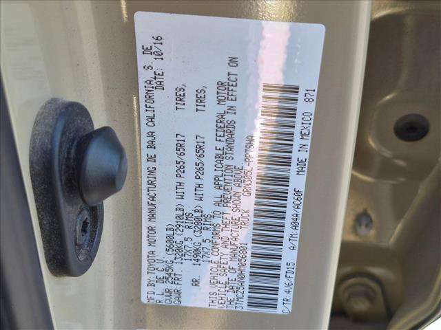Used 2017 Toyota Tacoma TRD Sport AWD/4WD image 23