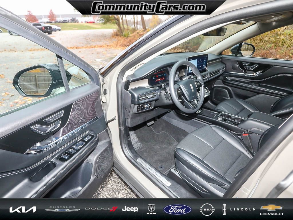 Used 2025 Lincoln Corsair Grand Touring w/ Equipment Group 301A image 11