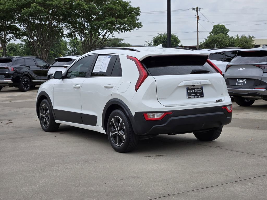 Certified 2024 Kia Niro LX FWD image 3